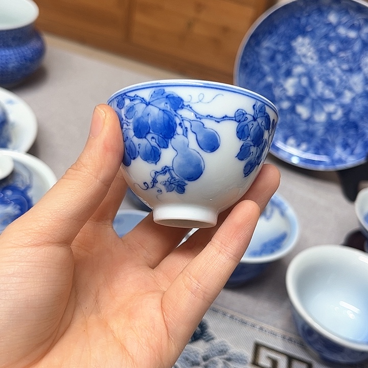 的滴滴答答滴滴答答的