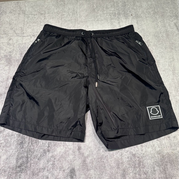 99新 MONCLER 黑色胶牌logo短裤M码价7700
