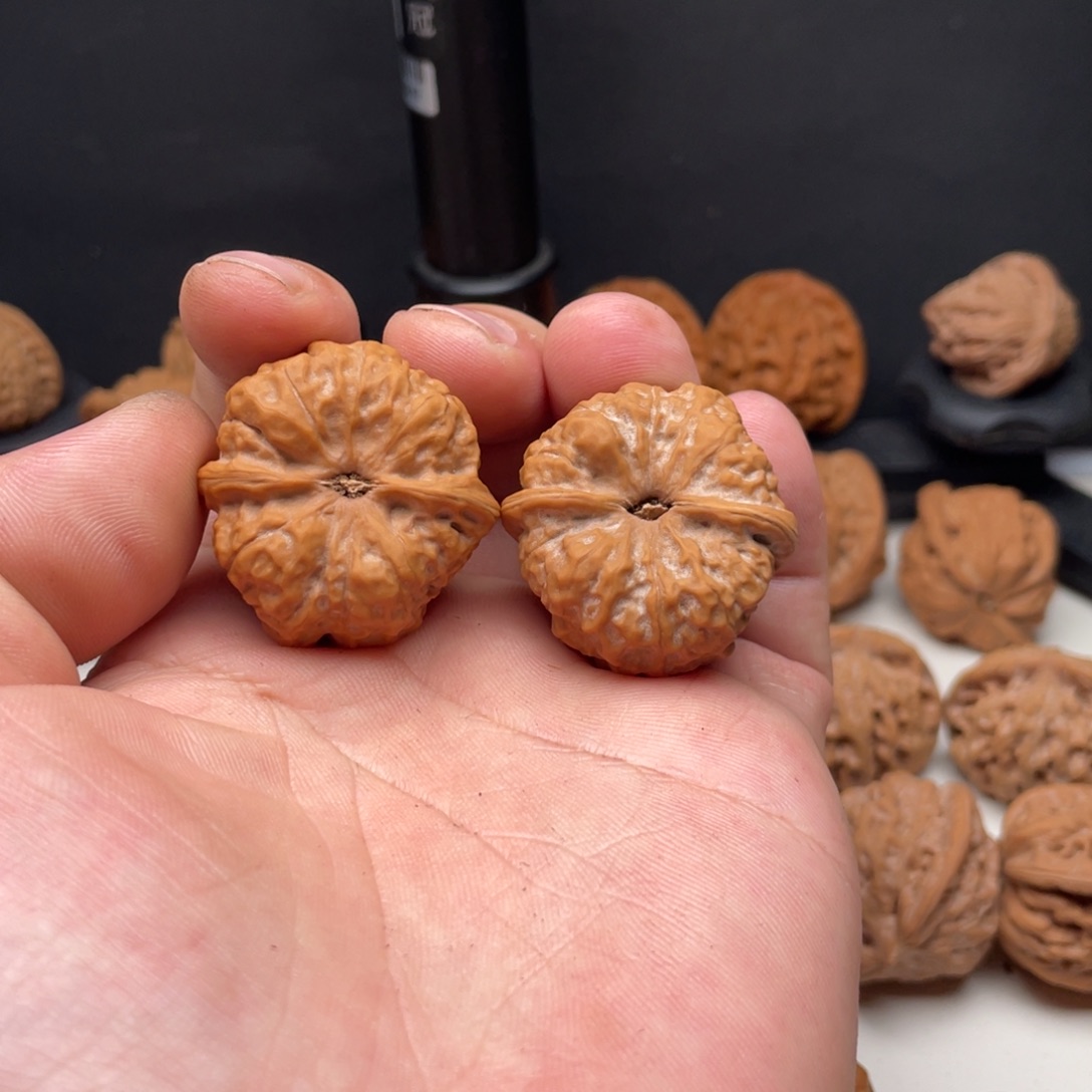 齐***铭文玩核桃吊坠蛤蟆 34