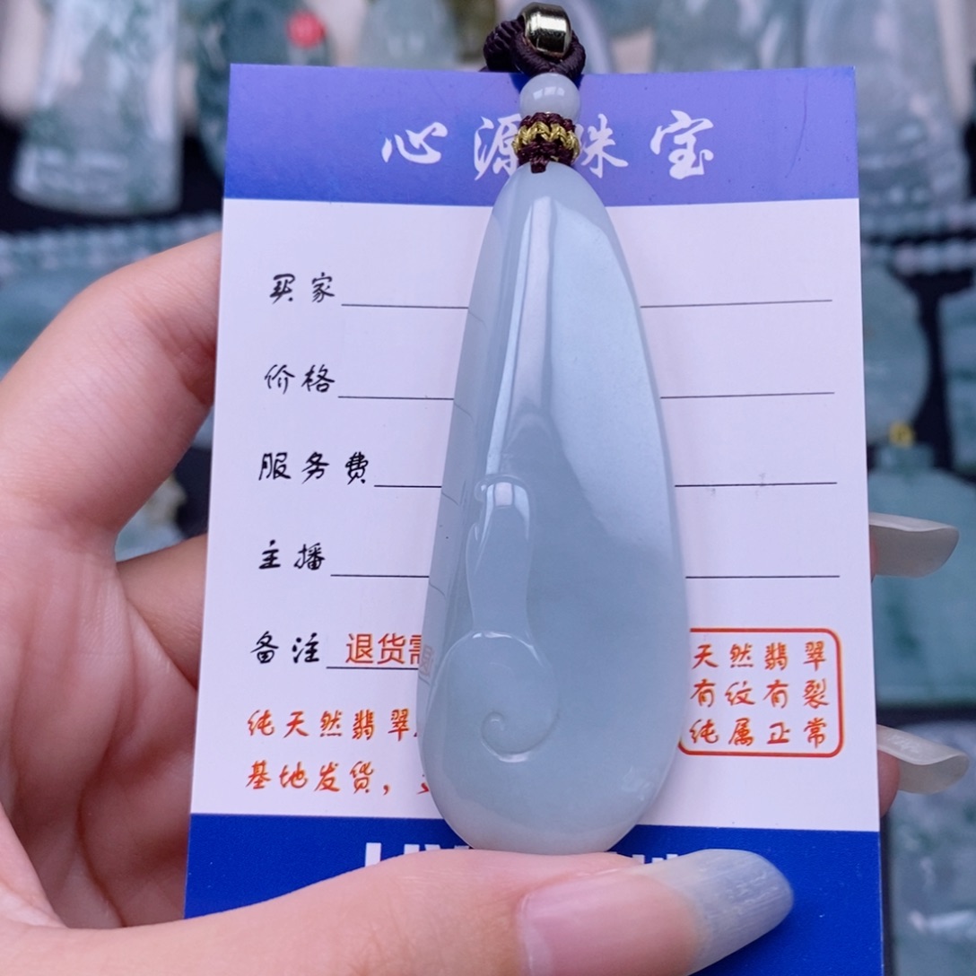 翡翠未镶嵌颈饰悟道