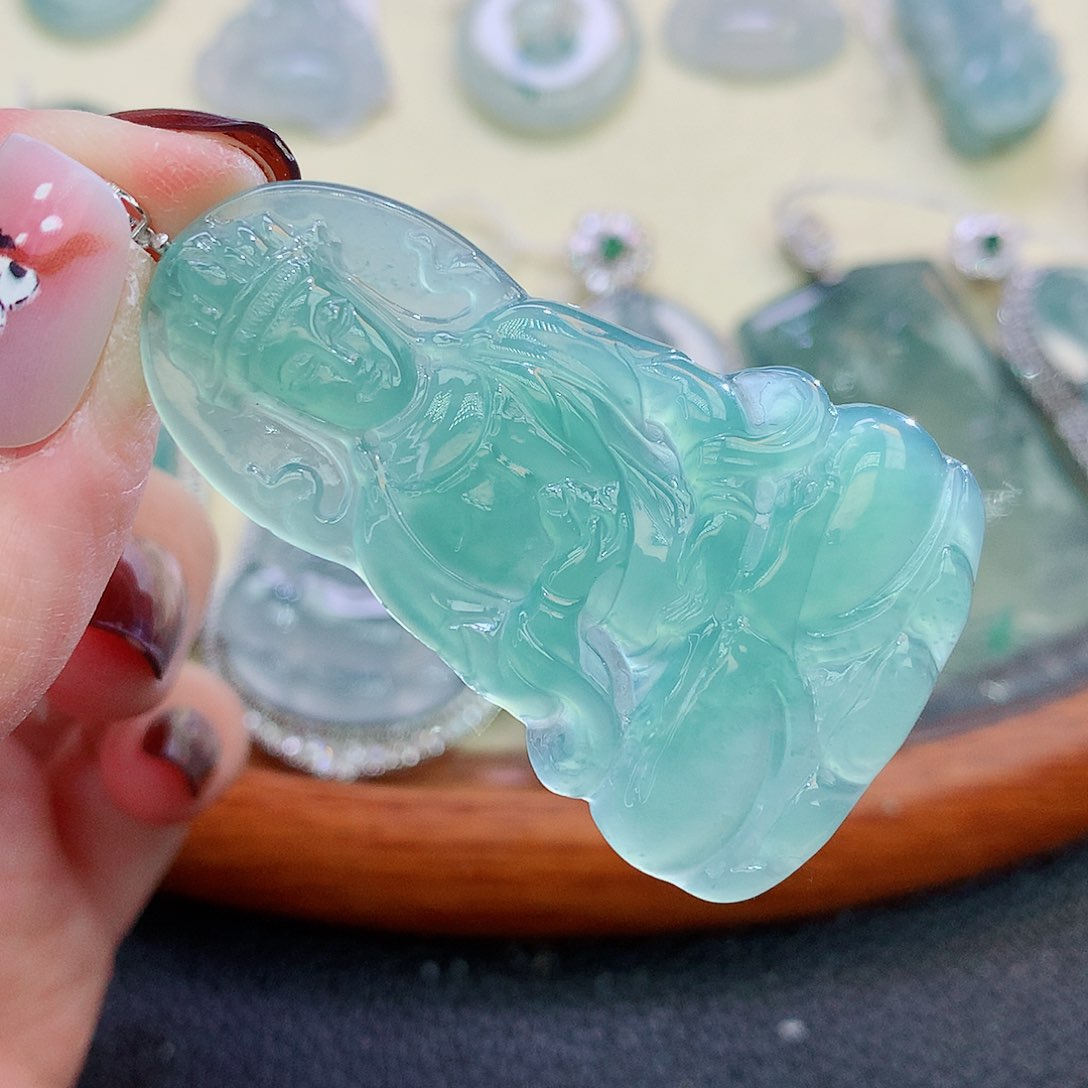 翡翠颈饰18K金镶嵌翡翠