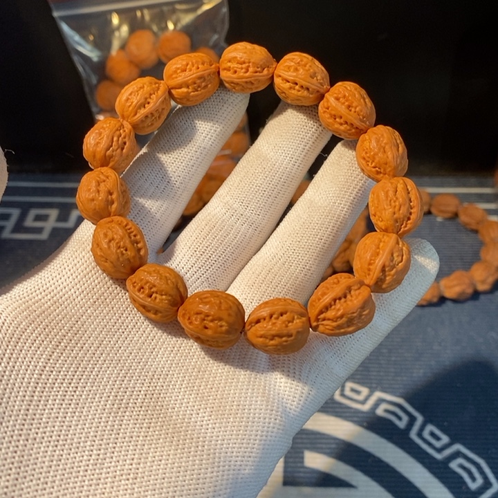文玩核桃手串……40