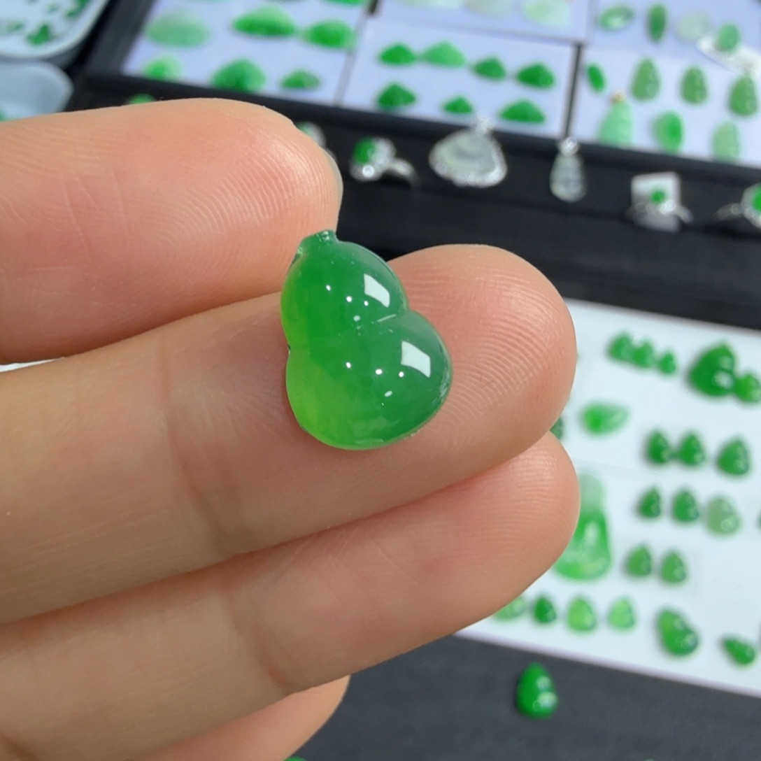 翡翠颈饰未镶嵌秀*葫芦