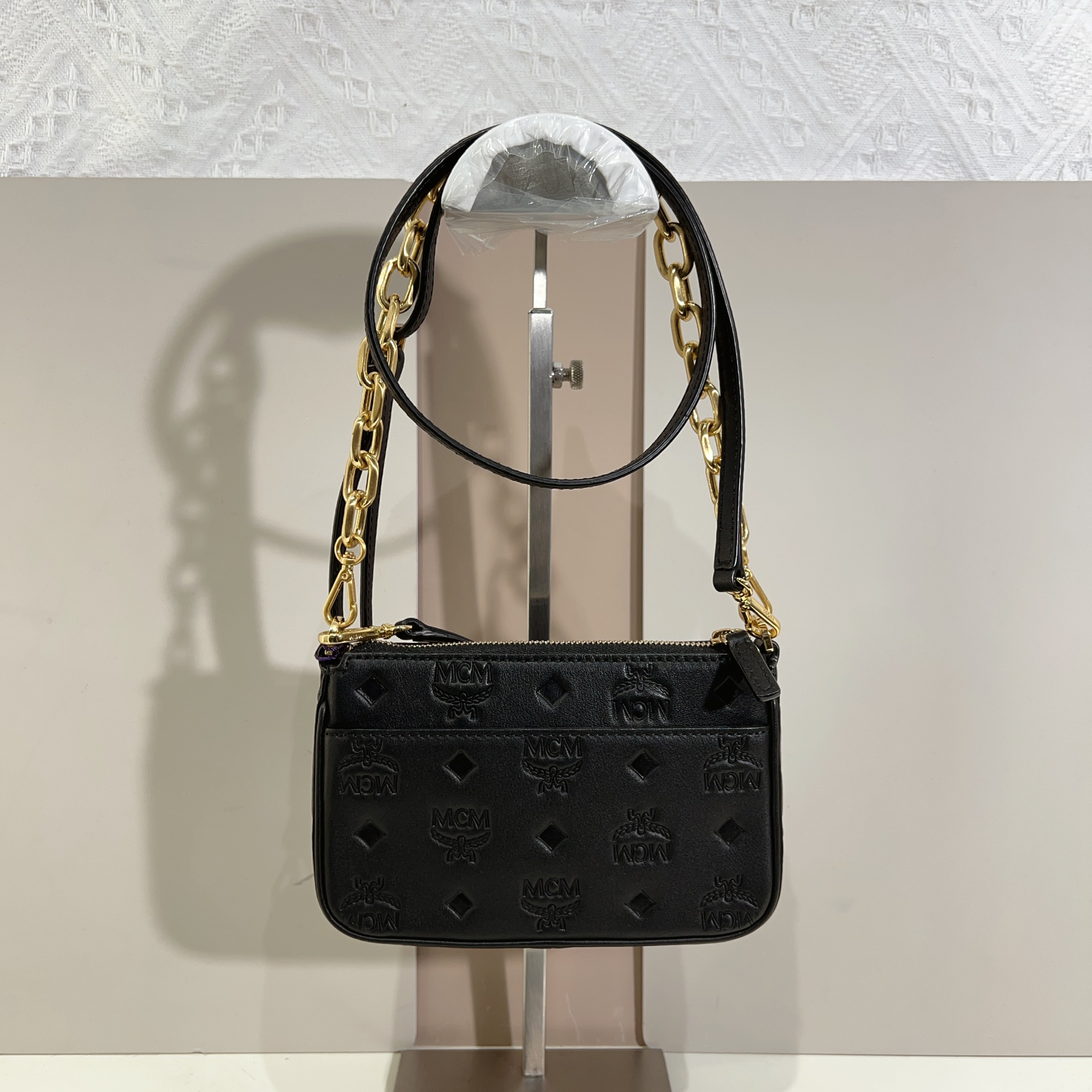95新 MCM mcm 双肩带全皮印花麻将包a8134