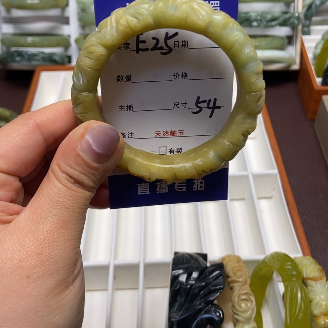 蛇纹石玉手镯未镶嵌