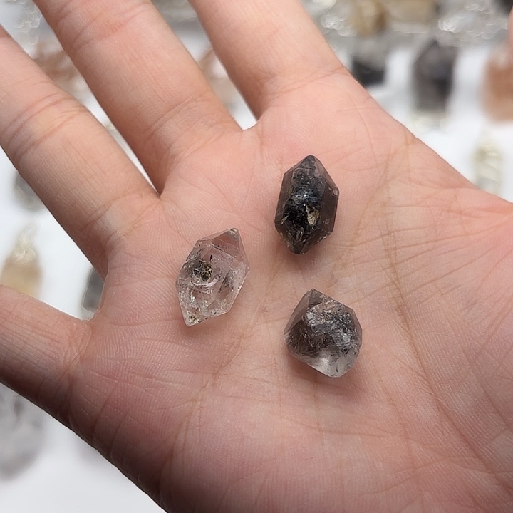 颈饰未镶嵌水晶3颗闪灵钻