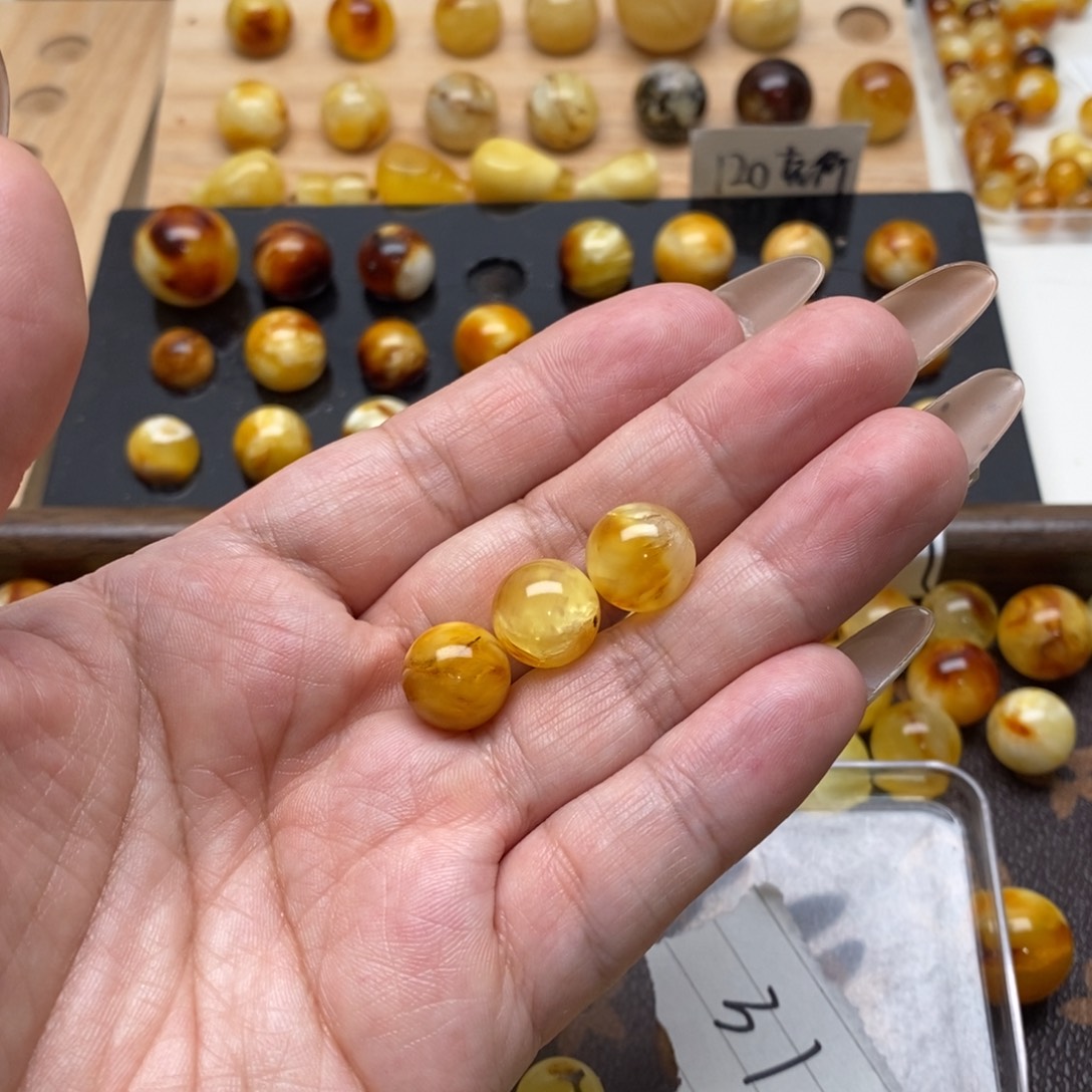 半***甜琥珀未镶嵌珠宝奇石蜜蜡