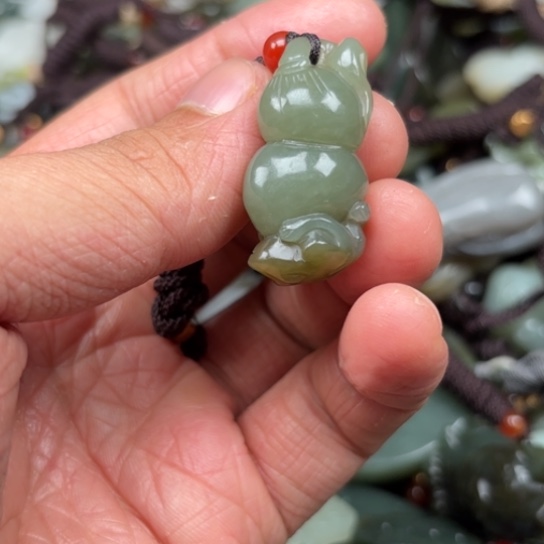 和田玉吊坠未镶嵌