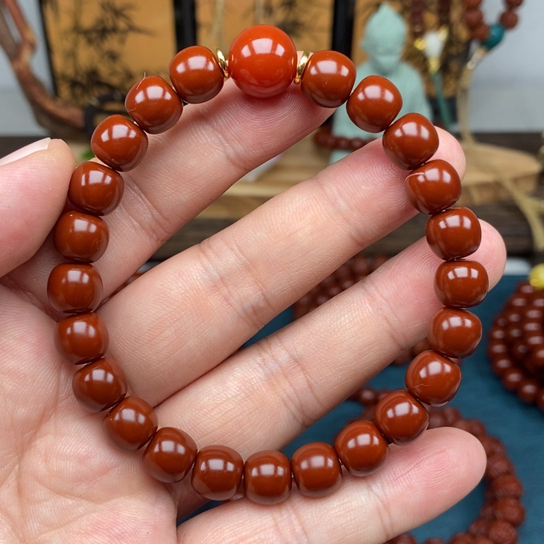 猴头核桃吊坠是****岩极限弧老型10带红