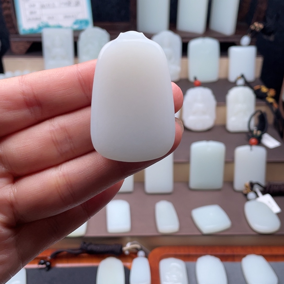 和田玉未镶嵌颈饰