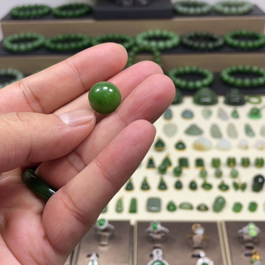 陈***N和田玉（碧玉）未镶嵌颈饰