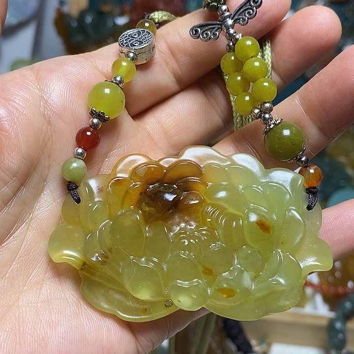 蛇纹石玉未镶嵌颈饰