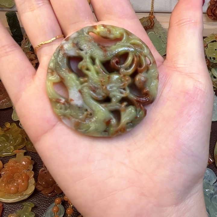 蛇纹石玉颈饰未镶嵌