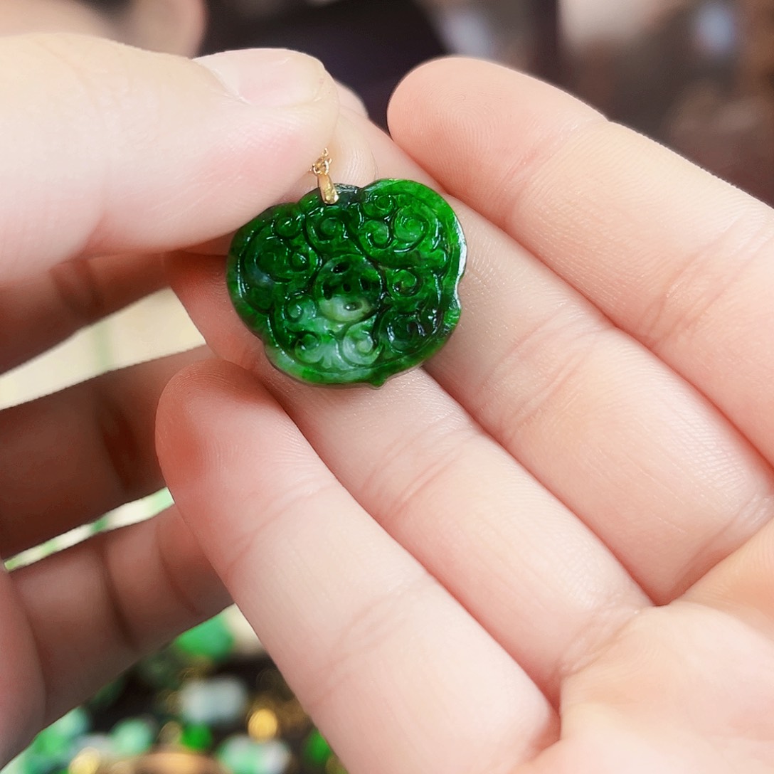 翡翠颈饰18K金镶嵌吊坠