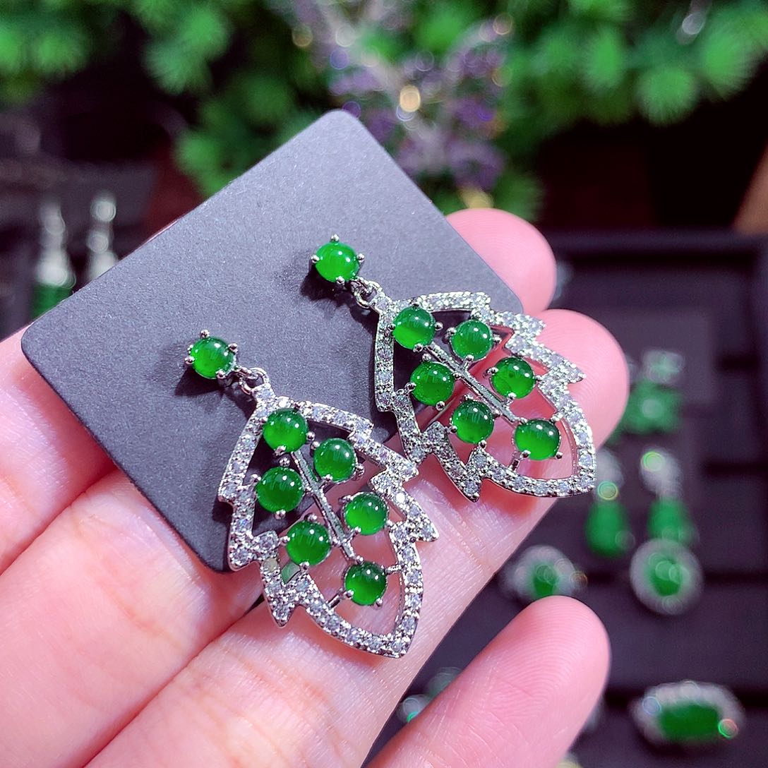 颈饰未镶嵌翡翠天然