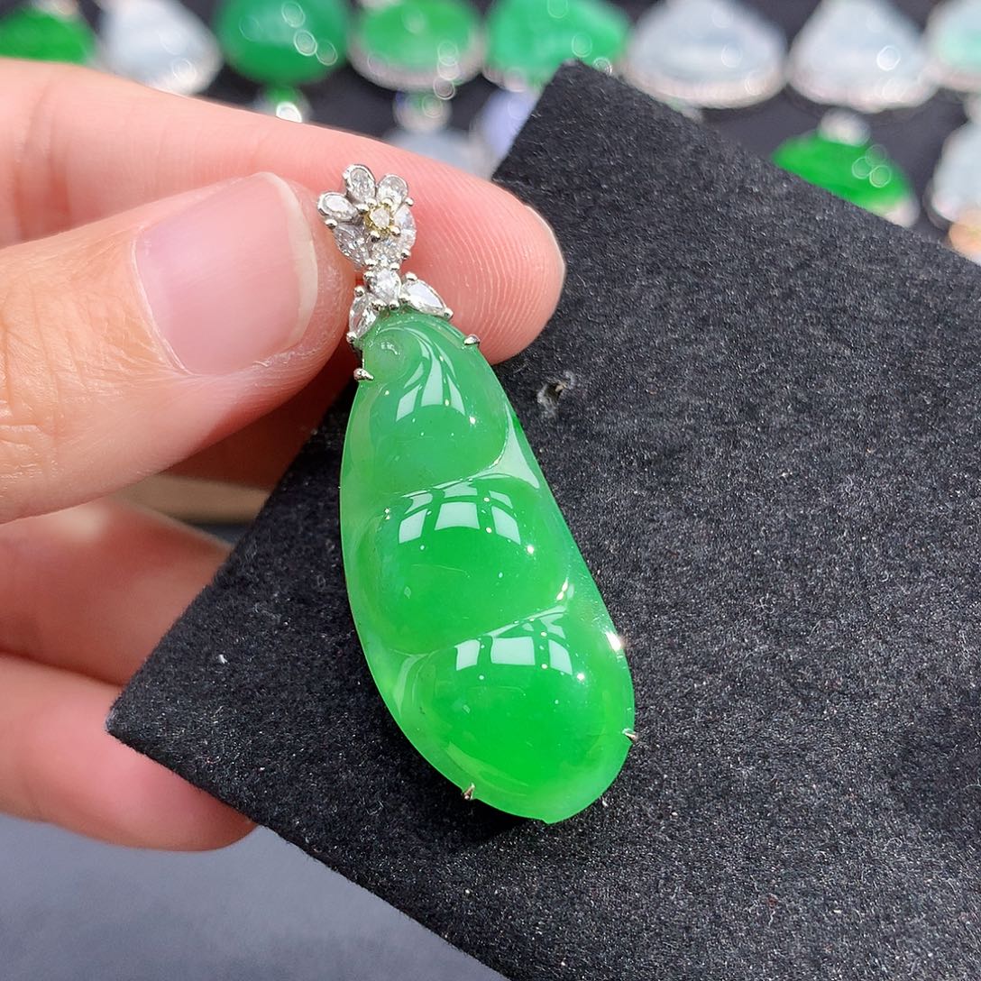翡翠18K金镶嵌颈饰