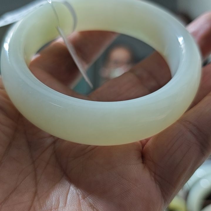 奔***儿和田玉未镶嵌手镯