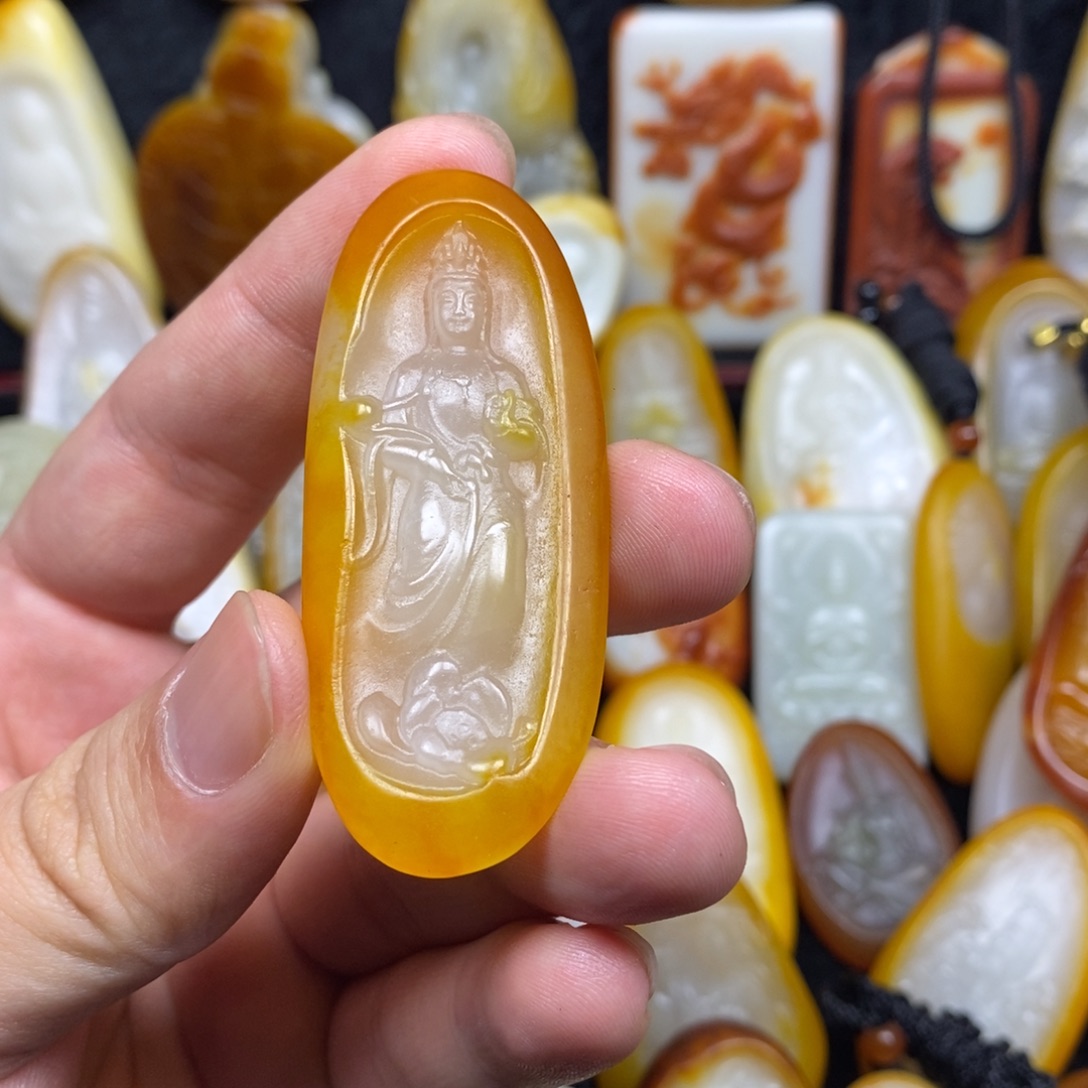 一***峰和田玉未镶嵌颈饰