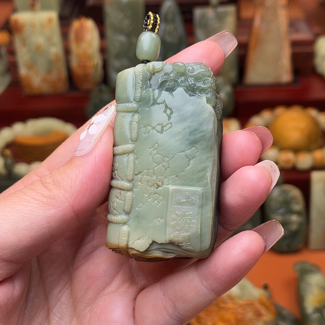 岫岩河磨玉（透闪石质玉）颈饰未镶嵌澄*丸