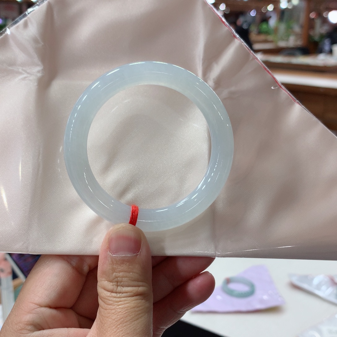 翡翠手镯未镶嵌“****”买断