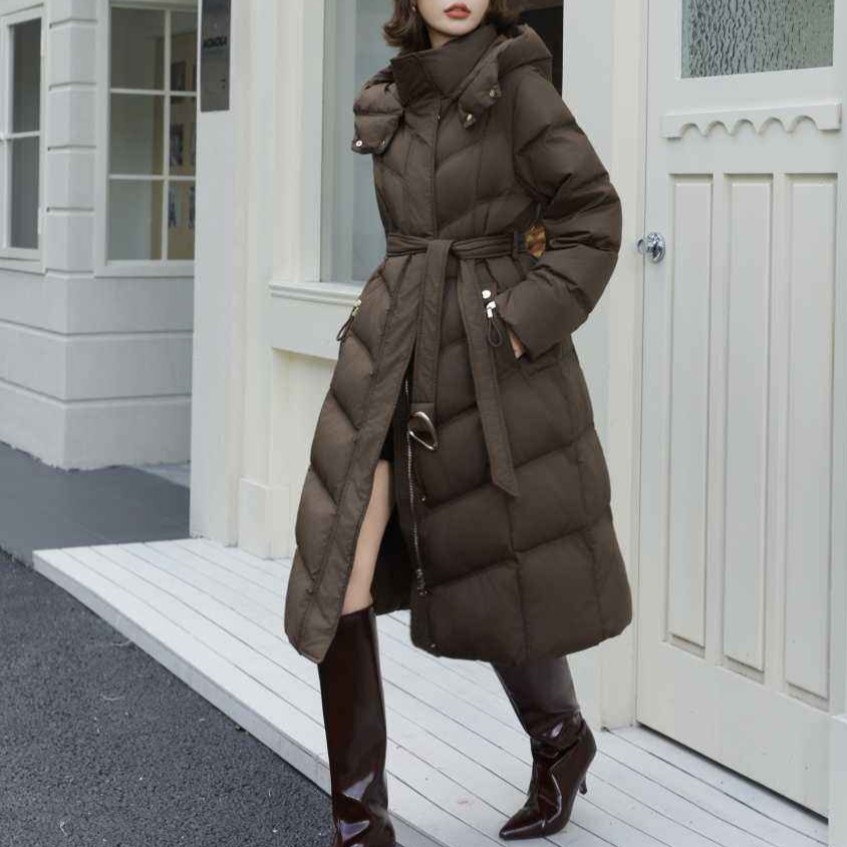 【千金坊】冬季新款设计款气质收腰时尚潮流长款羽服