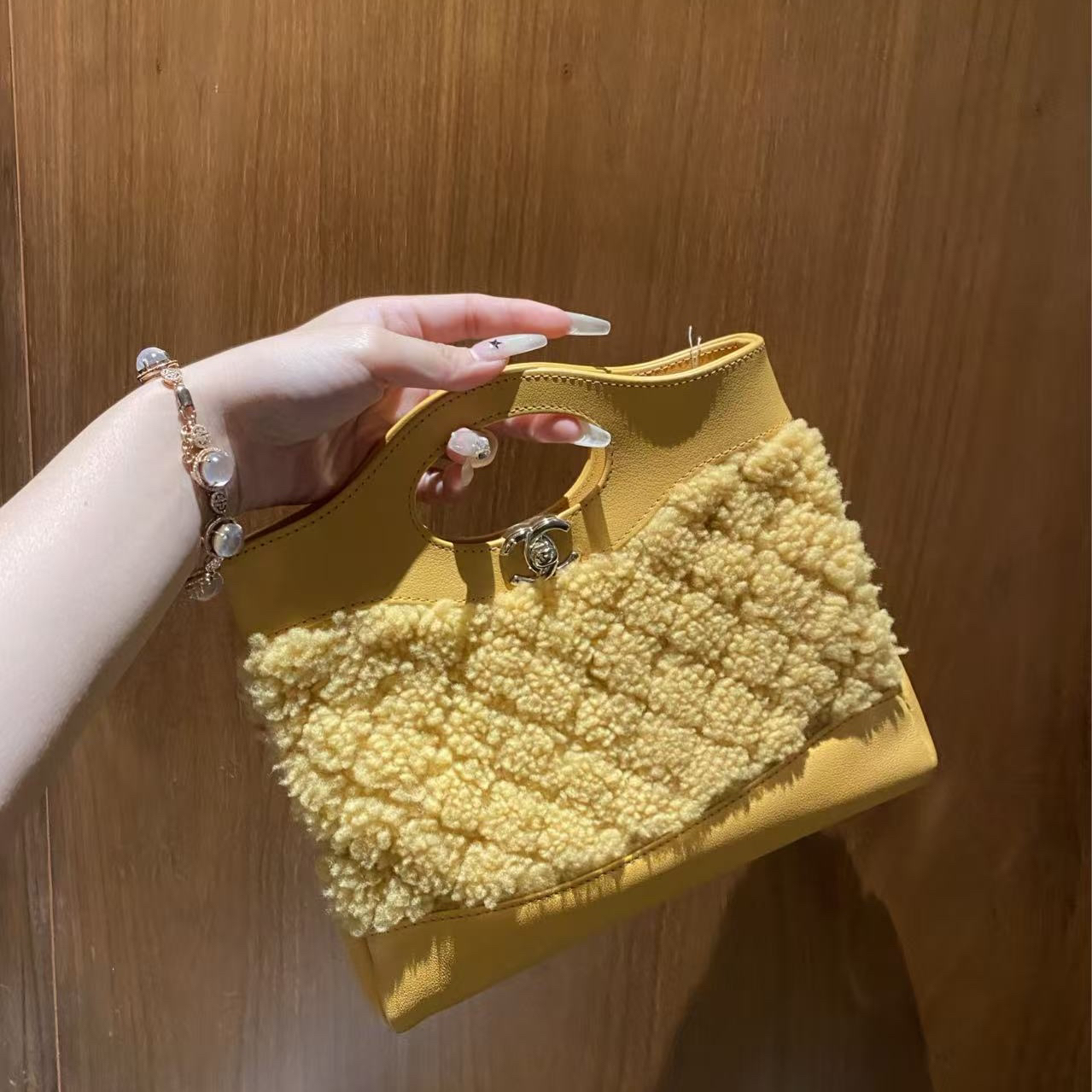 99新 Chanel/香奈儿 23a奶酪黄泰迪毛31bag mini