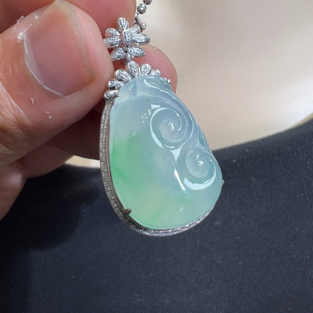 翡翠吊坠(不含链)18K金镶嵌