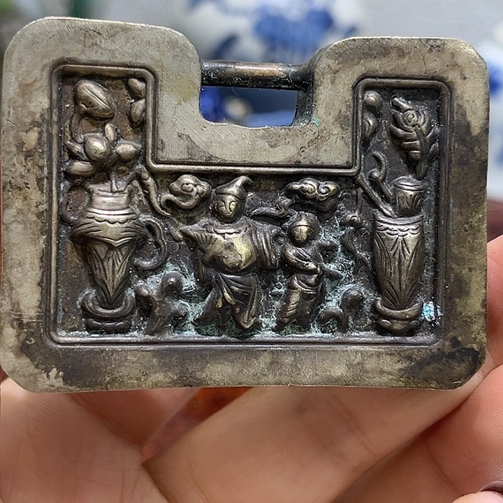 一***福精美的铜器……摆件