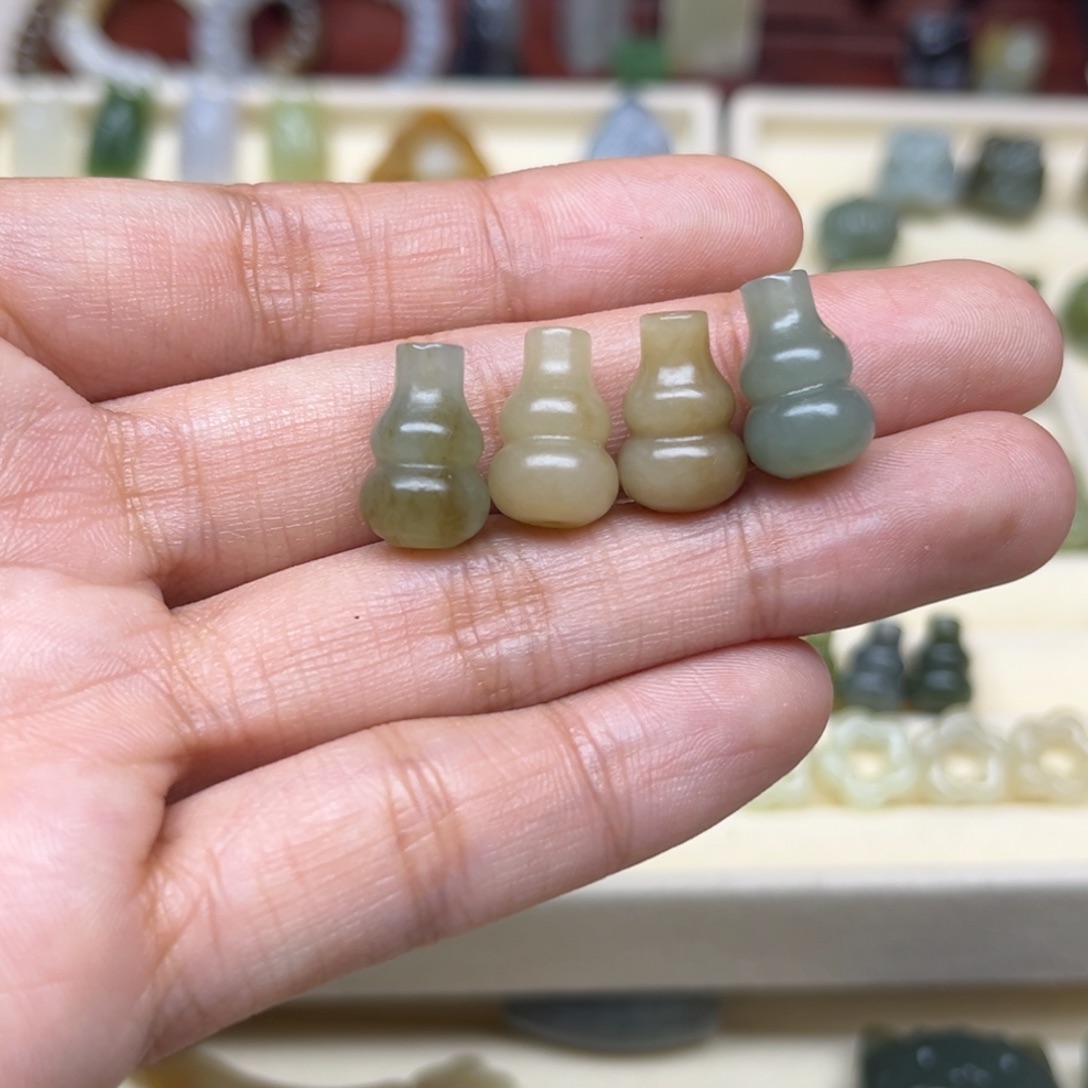 源***咪和田玉未镶嵌珠宝半成品