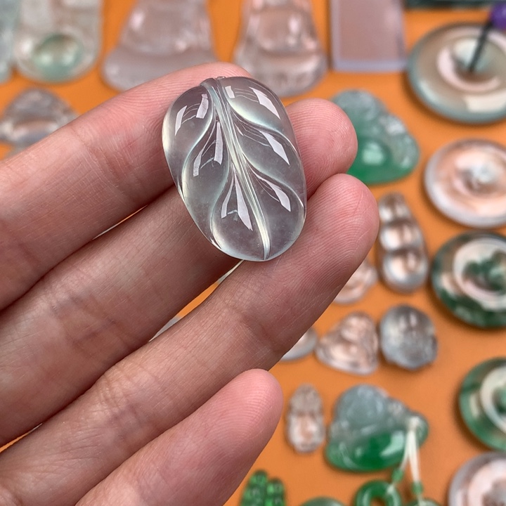 翡翠挂件未镶嵌……