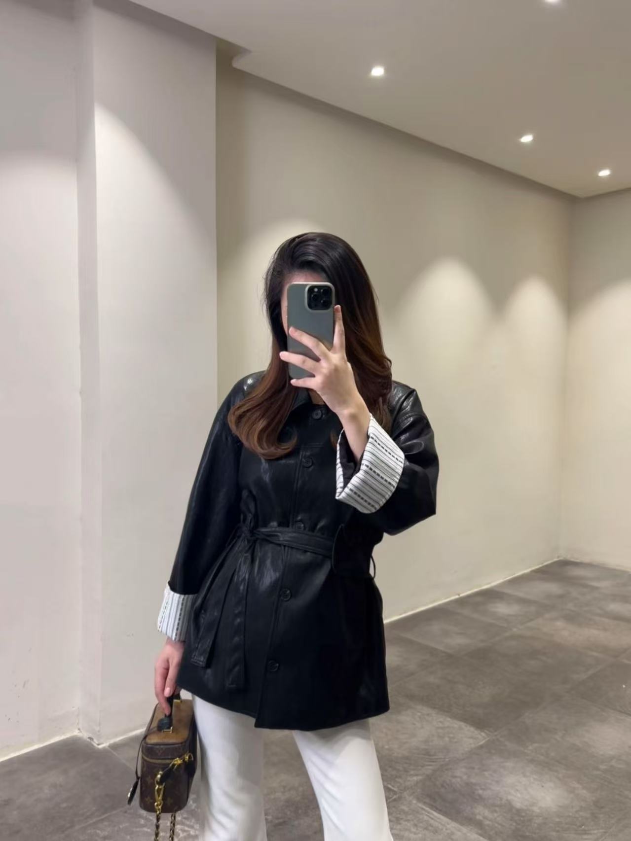 欧货 设计款腰带一排扣中长款皮衣