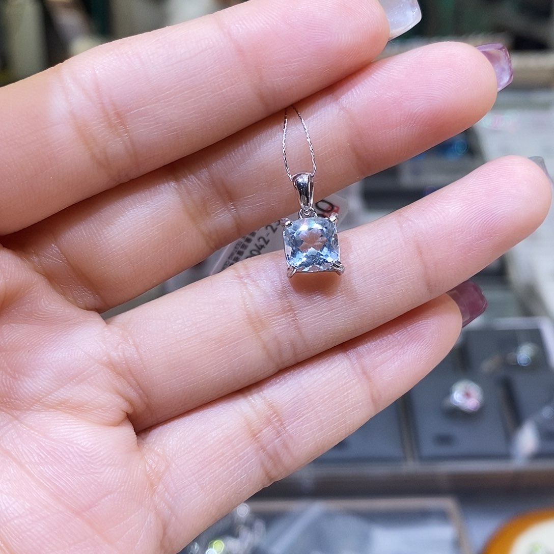 海蓝宝石吊坠(赠链)银S925镶嵌天然海蓝宝吊坠