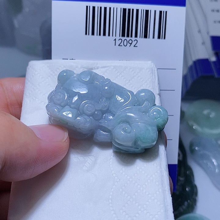 翡翠未镶嵌颈饰一