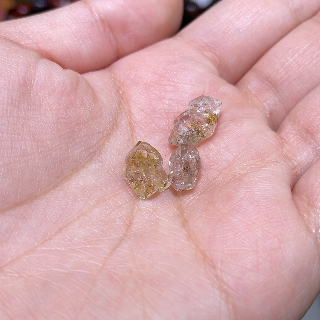 水晶闪灵钻原石未镶嵌谦**子