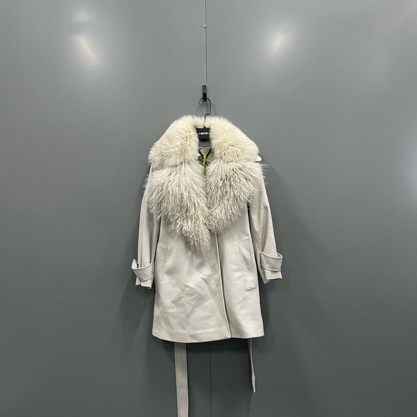 99新 BURBERRY/博柏利 tt5 毛领大衣 34码/609186