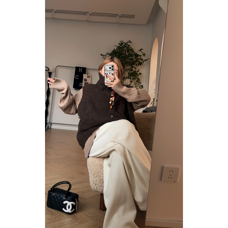 【菲菲】心动降临-大码秋冬宽松高致显瘦无袖羊毛高领马甲F0072