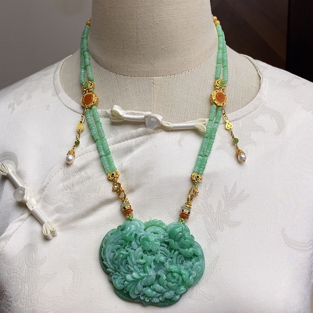 翡翠颈饰未镶嵌天然