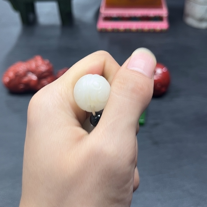 和田玉未镶嵌把件