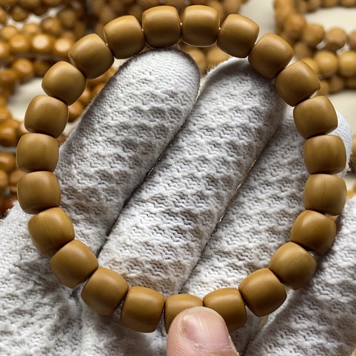 猴头核桃手串芊****?直切微微瑕10哑光