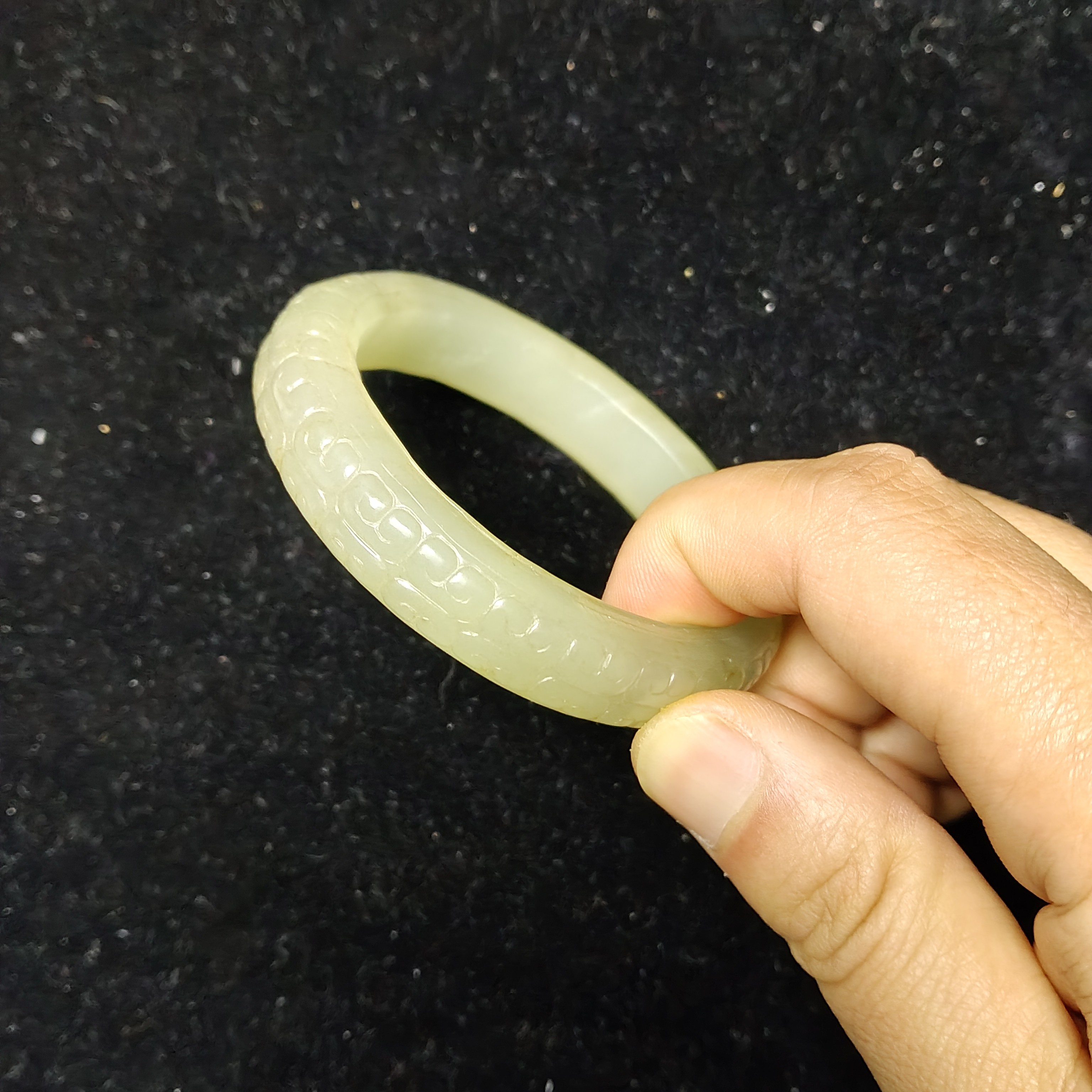 和田玉满工手镯一个