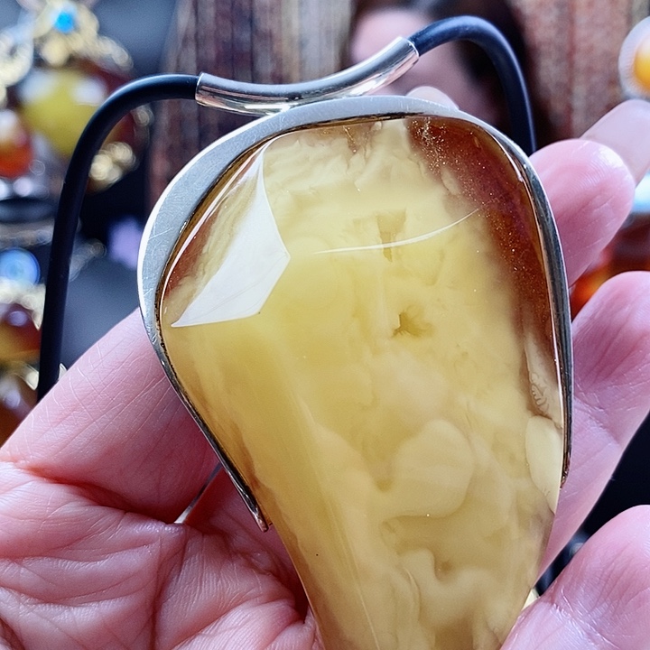 琥珀颈饰银S925镶嵌吊坠