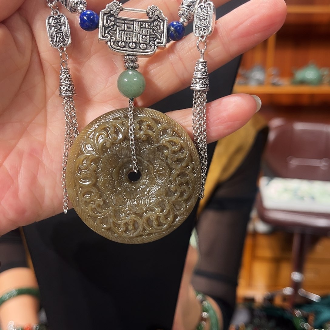 颈饰未镶嵌和田玉