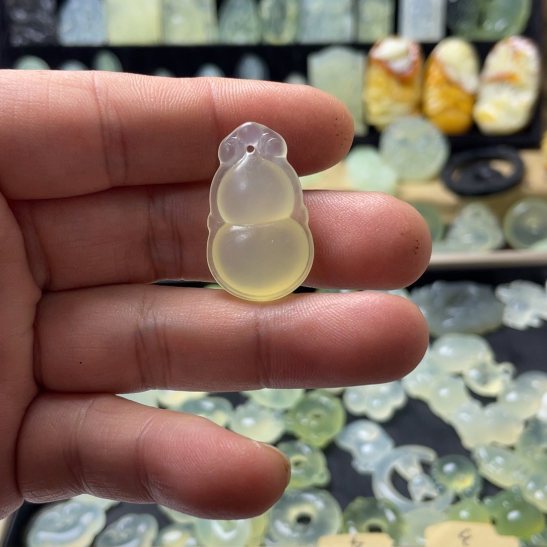 蛇纹石玉颈饰未镶嵌䂖****罖