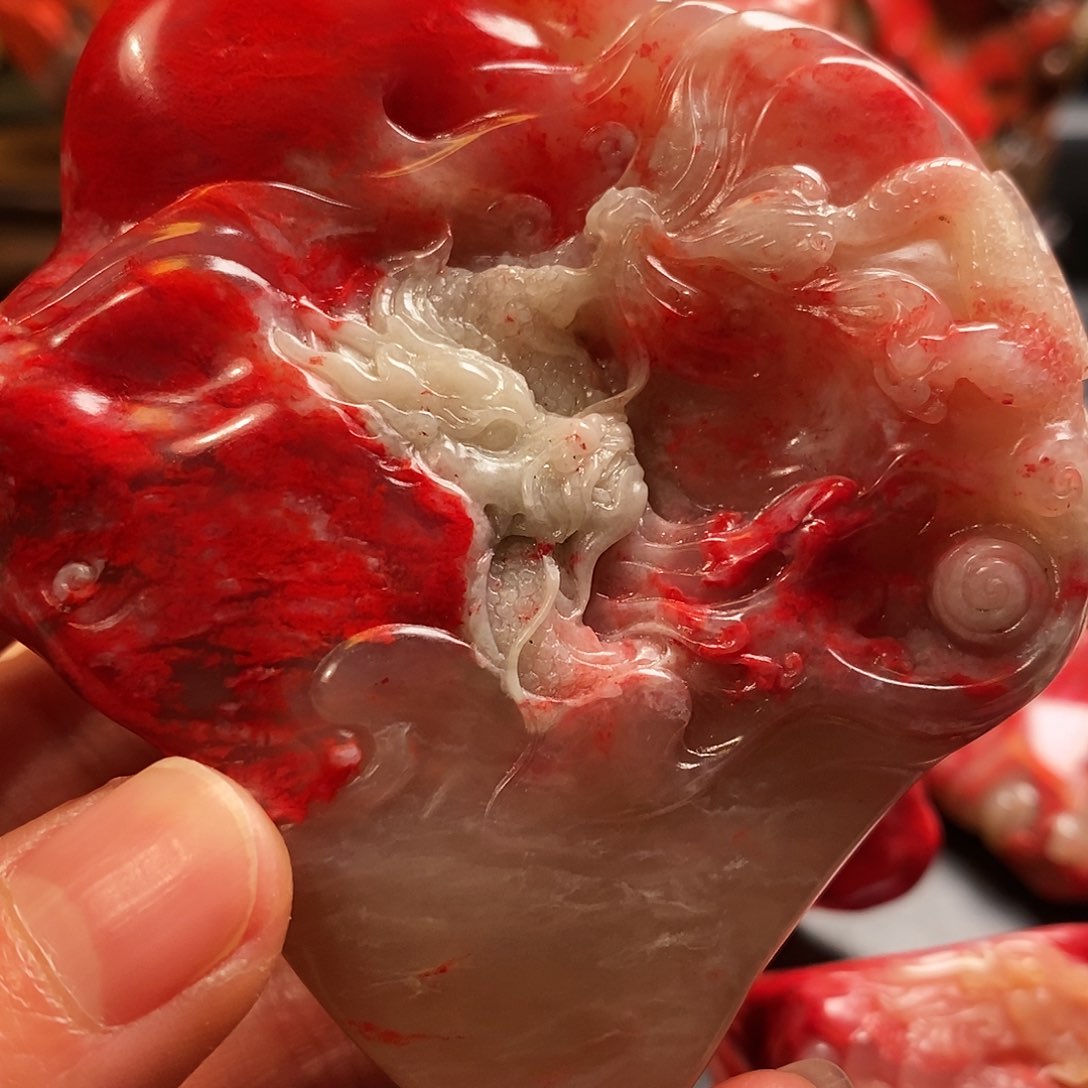 巴林鸡血石吉**哥手玩件