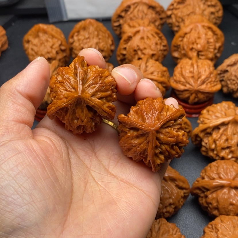 【闪购商品】文玩核桃把件三棱