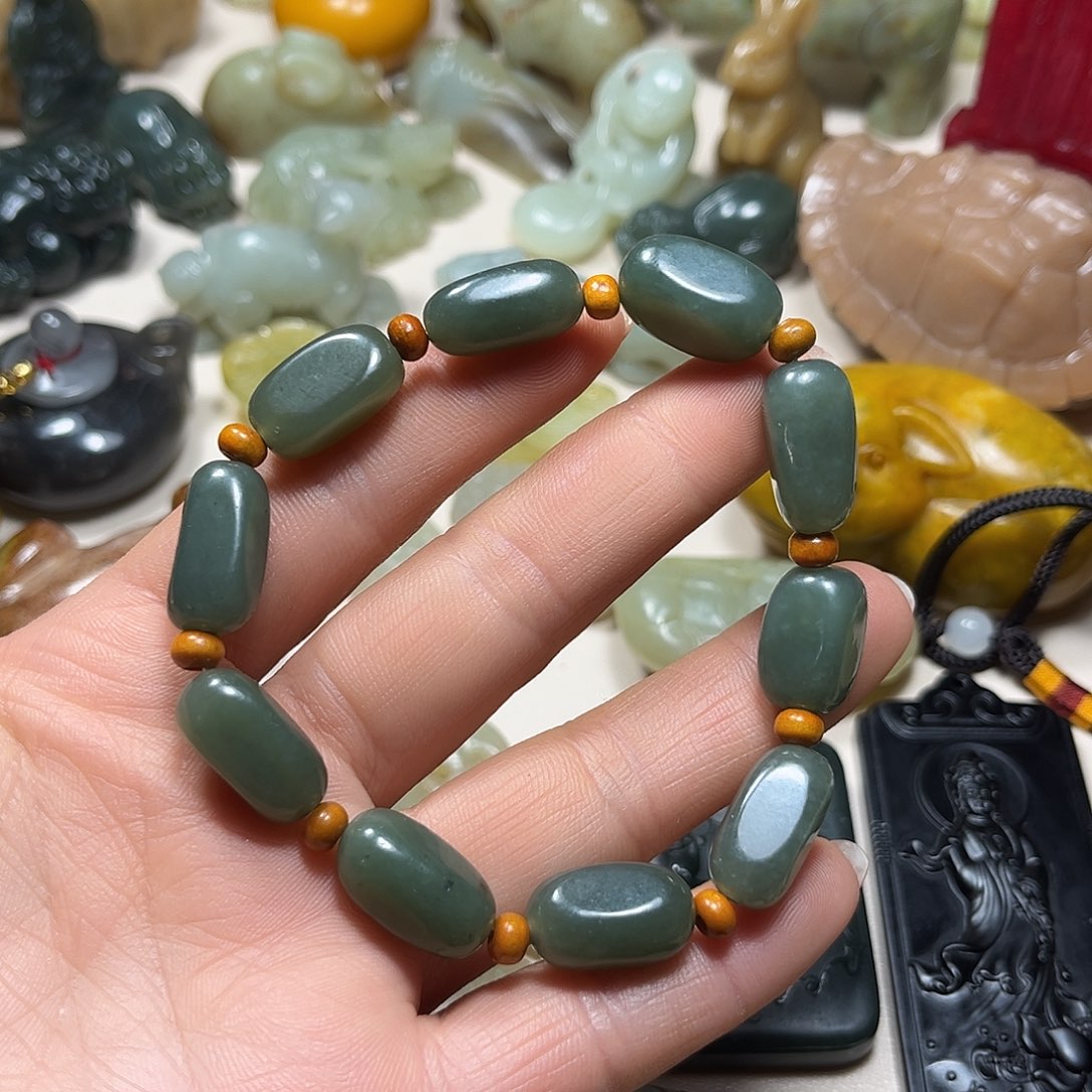 白玉菩提吊坠白玉菩提吊坠