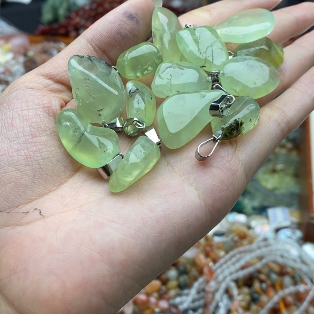 玛瑙/玉髓未镶嵌珠宝半成品三个天然葡萄石吊坠随机