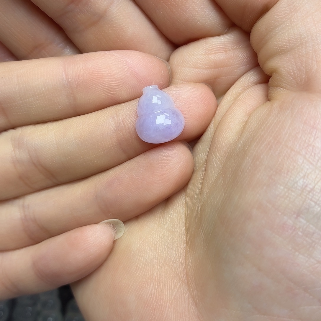 翡翠未镶嵌颈饰紫葫芦