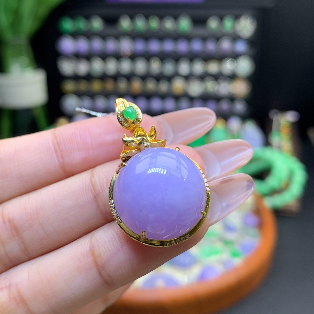 翡翠18K金镶嵌颈饰