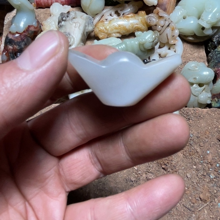 和田玉（糖玉）未镶嵌颈饰